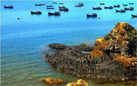 ជំរាលថ្មទ្រនាប់  អាថ៍កំបាំងPhu Yen។